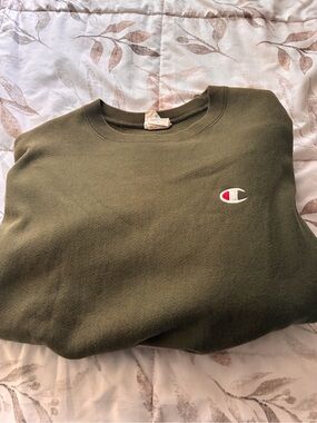 Champion Men's Crewneck Sweatshirt in Olive Green Medium